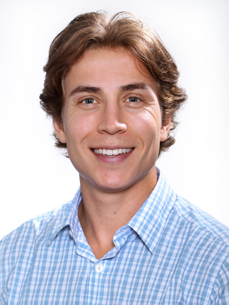 Headshot of Wesley Oliver